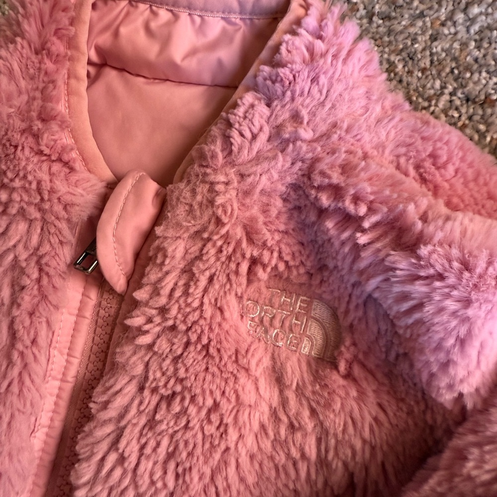 The North Face Pink Puffer Jacket for Kids - Picture 7 of 9